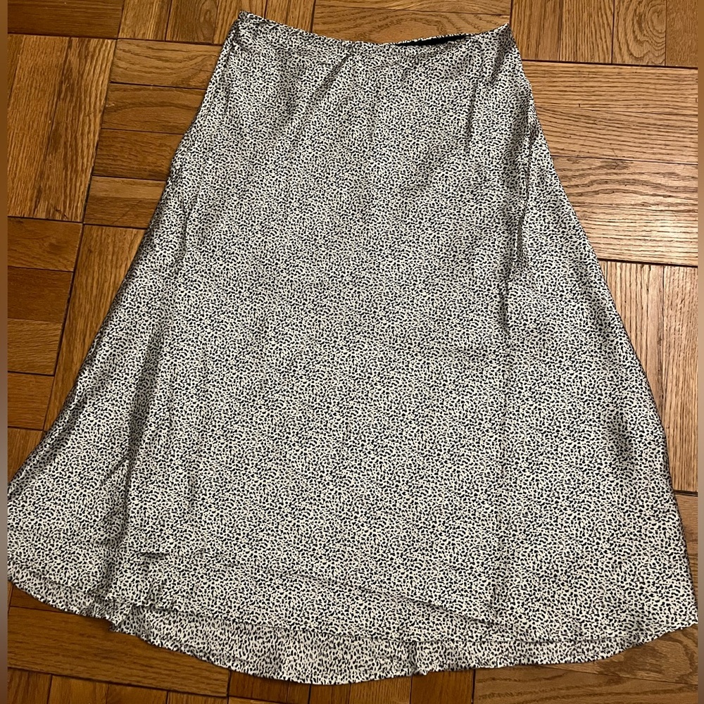 Small black and white patterned silky midi skirt